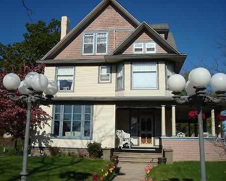 The Bridge Street Inn Charlevoix Esterno foto