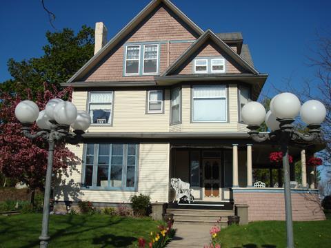 The Bridge Street Inn Charlevoix Esterno foto
